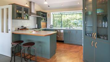 Réfrigérateur, micro-ondes, four, lave-vaisselle