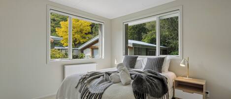 3 bedrooms, iron/ironing board, WiFi