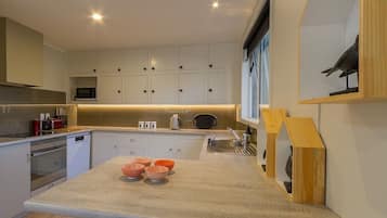 Réfrigérateur, four, lave-vaisselle, grille-pain