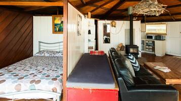 2 bedrooms, bed sheets