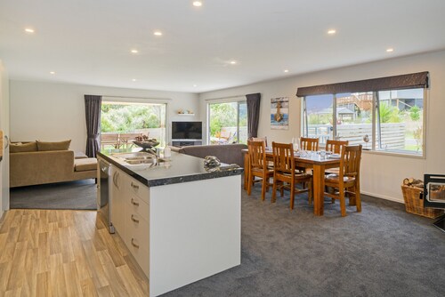 The Blue Rendevous - Whangamata Holiday Home