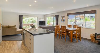 The Blue Rendevous - Whangamata Holiday Home