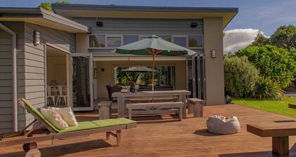 Cooks Getaway - Cooks Beach Holiday Home