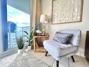 TV, video games, DVD player, ping pong - Penthouse Studio w Sweeping Ocean Views; On Daytona Beach. Great Food Nearby (Daytona Beach)