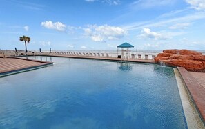 Outdoor pool, a heated pool - Penthouse Studio w Sweeping Ocean Views; On Daytona Beach. Great Food Nearby (Daytona Beach)