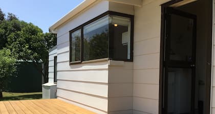 Ronas - Whiritoa Beach Bach