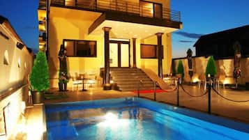 Alberca al aire libre por temporada