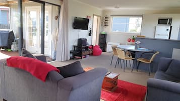 TV, DVD player, books, stereo