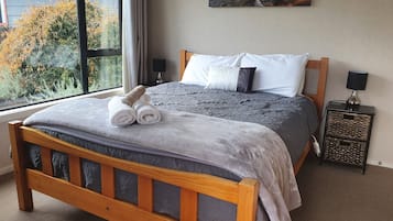 2 bedrooms, iron/ironing board, WiFi, bed sheets