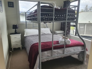 2 bedrooms, iron/ironing board, WiFi, bed sheets