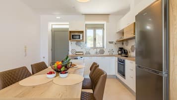Fridge, microwave, oven, coffee/tea maker