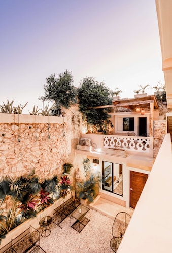 Hotel Colonial Zaci by GuruHotel