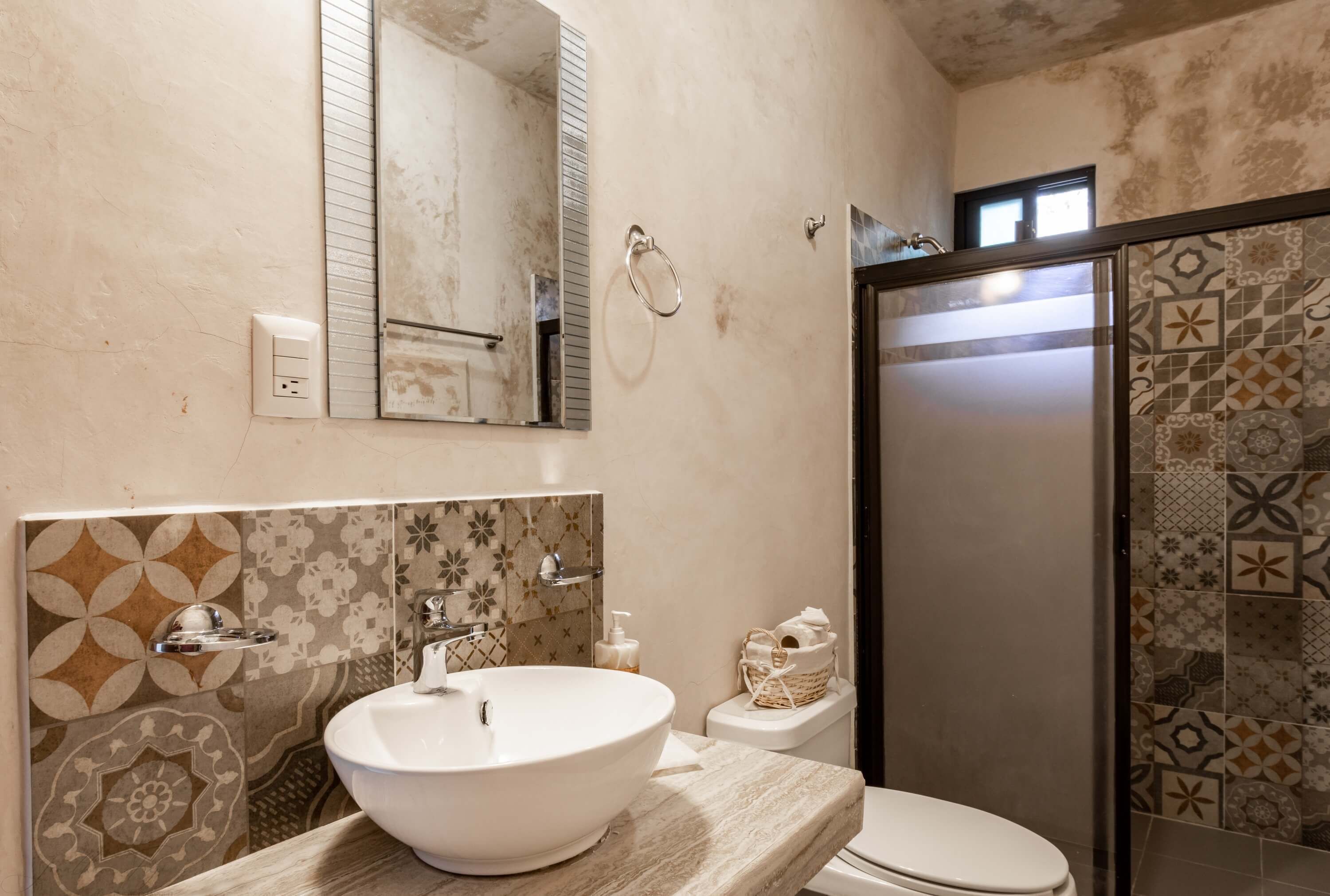 family double room, 2 double beds, private bathroom, city view | bathroom | shower, designer toiletries, hair dryer, towels