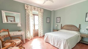 7 makuuhuonetta, silitysrauta/-lauta, vauvan matkasänky, ilmainen Wi-Fi