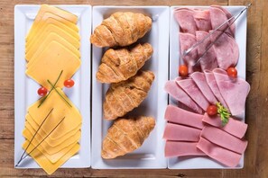 Free daily breakfast