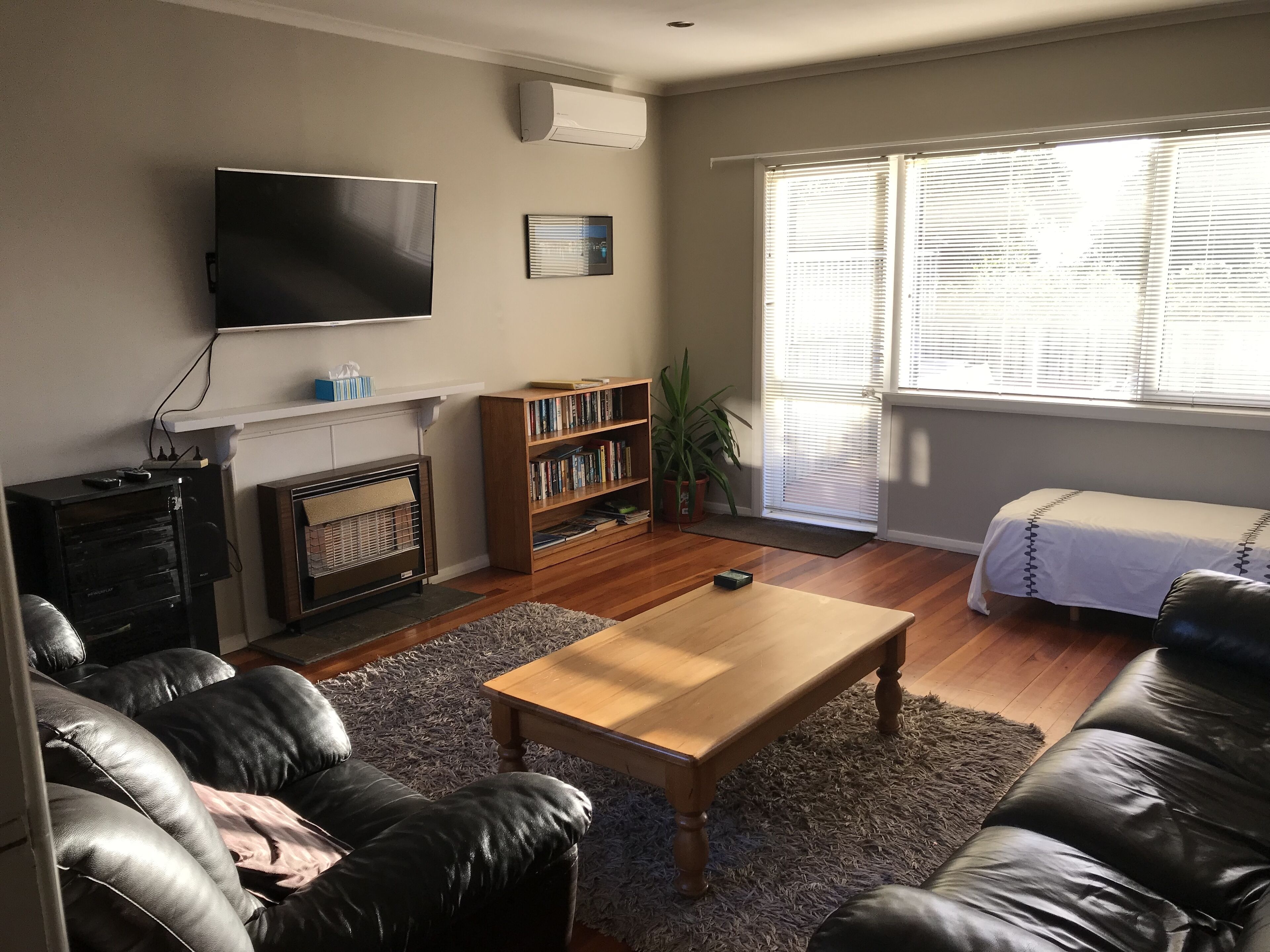 Älytelevisio, kirjoja, stereot