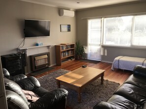 Smart TV, books, stereo