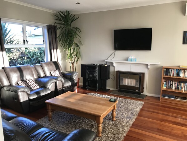 Smart TV, books, stereo