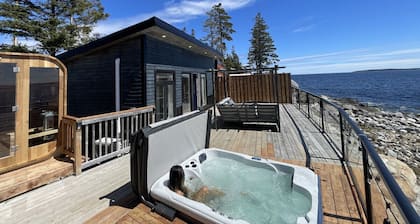 Tiny Oceanfront Retreat - Hot and Sauna
