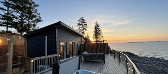 Tiny Oceanfront Retreat - Hot and Sauna