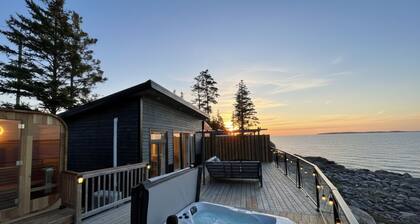 Tiny Oceanfront Retreat - Hot and Sauna