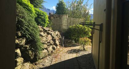 Privat und friedlich in Central Queenstown mit Parkplatz abseits der Straße.