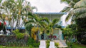 Villa – deluxe (Radha) | Hageutsikt