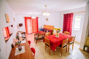 Deluxe Villa (Radha) | Living area | TV - Villa Radani (Trou d'Eau Douce)