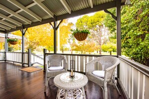 Terrace/patio - Provincial luxury in your own private, family and pet-friendly home (Narrandera)