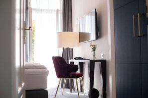 高級雙人房, 1 張特大雙人床, 陽台, 山景 | 客房設施服務