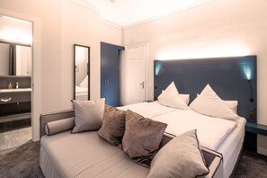 1 bedroom, premium bedding, free minibar, in-room safe