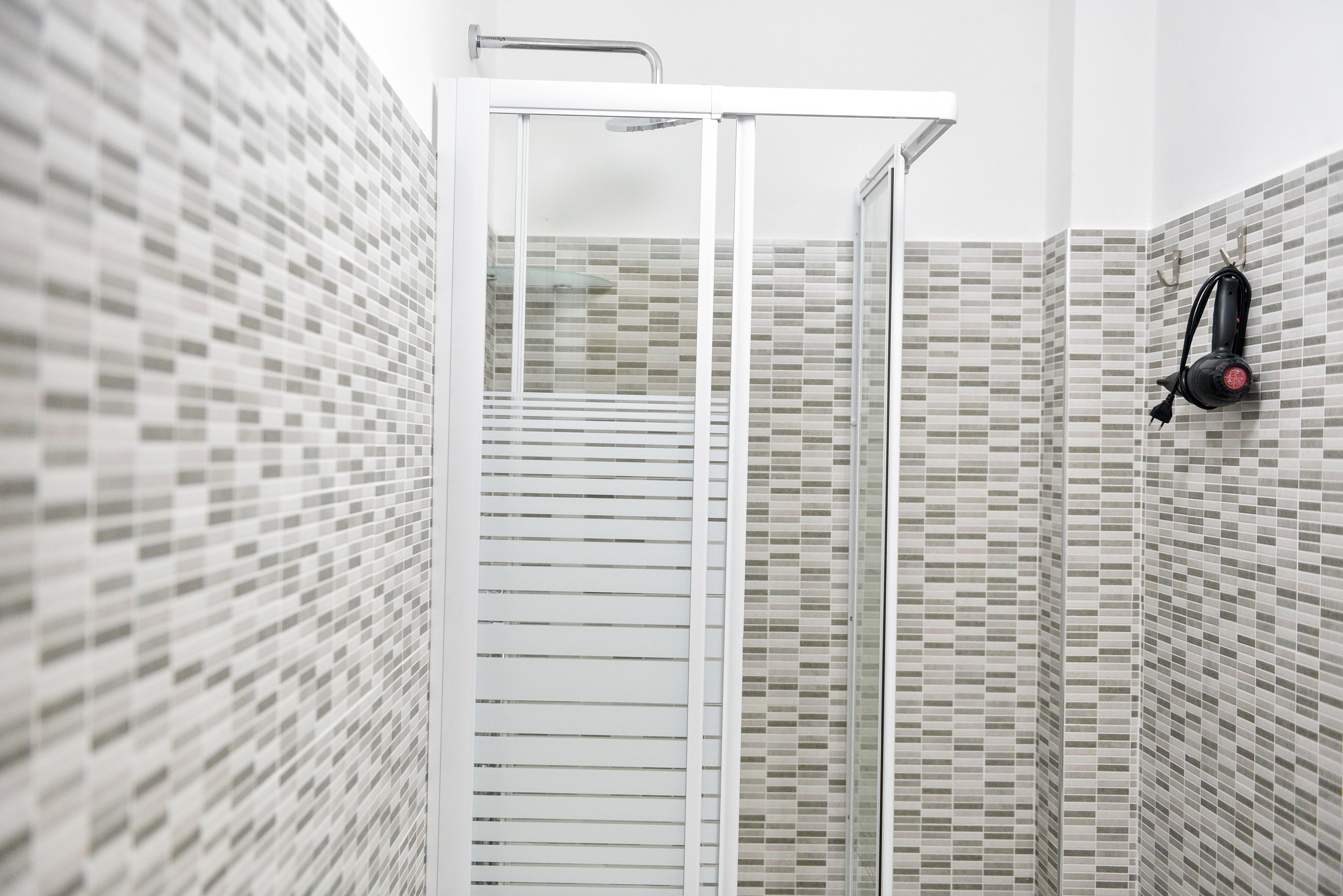 Standard Double Room | Bathroom shower