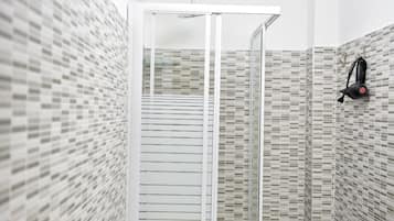 Standard Double Room | Bathroom shower