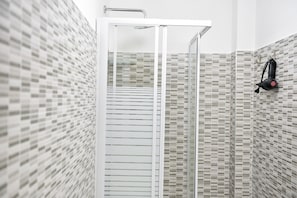 Standard Double Room | Bathroom shower - B&B Portafortuna Lucky Charm (Salerno)