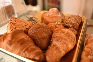 Free daily local cuisine breakfast  - B&B Portafortuna Lucky Charm (Salerno)