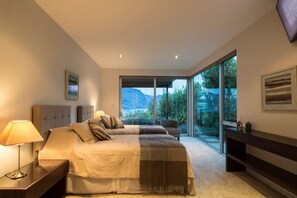 4 bedrooms, premium bedding, desk, iron/ironing board