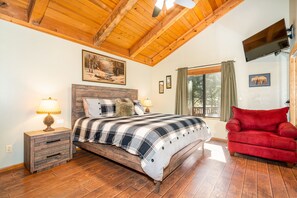 3 bedrooms, iron/ironing board, travel crib, free WiFi