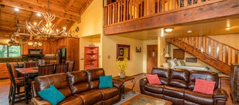 Cutest Cabin in Pinetop with jacuzzi tub! Walk to Jackson Lake in minutes!