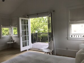 5 bedrooms - Modern house in Old Greenwich, 250 ft from an amazing dock on the water (Greenwich)