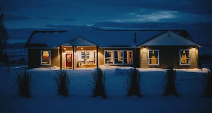 Bear Lake Gathering House- PRIVATE pool! Sleeps 30+, pets with approval!