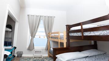 4 quartos, ferros/tábuas de passar roupa, berço de viagem, Wi-Fi