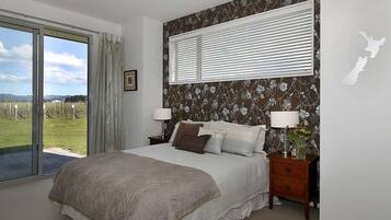 6 slaapkamers, een strijkplank/strijkijzer, wifi