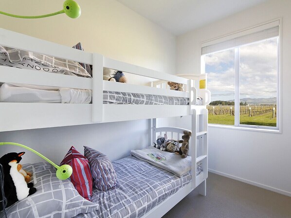 6 bedrooms, iron/ironing board, WiFi