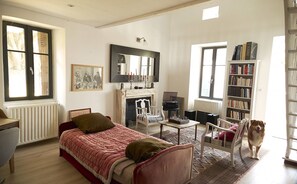 4 chambres, fer et planche à repasser, Wi-Fi, draps fournis