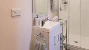 Douche, sèche-cheveux