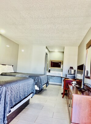 Iron/ironing board, free WiFi, bed sheets - Palace Motel (De Queen)