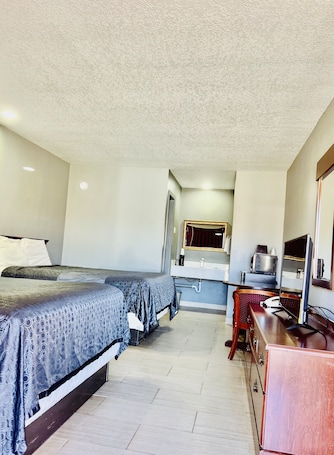 Iron/ironing board, free WiFi, bed sheets