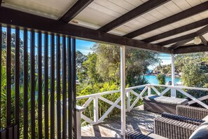 Terrace/patio - Drop Anchor - Beachfront Cottage - at Enclosure Bay - Beachfront Bach - 4 Bedroom Kiwi Character Home (Waiheke Island)