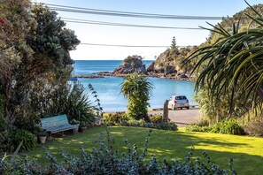 Property grounds - Drop Anchor - Beachfront Cottage - at Enclosure Bay - Beachfront Bach - 4 Bedroom Kiwi Character Home (Waiheke Island)