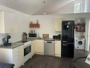 冰箱、微波炉、烤箱、洗碗机